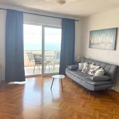 Lo- Sunny Sea View