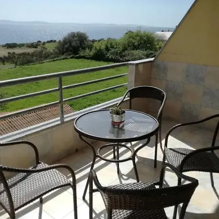 Lo- Sunny Sea View