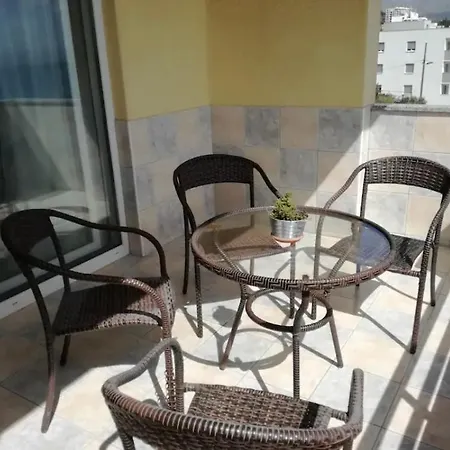 Lo- Sunny Sea View Апартаменты *